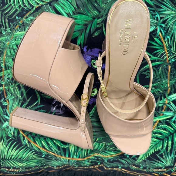 Valentino Women's Blush Platform Sandals - Picture 4 of 9